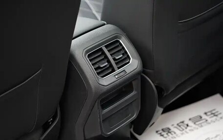 Volkswagen Tiguan II, 2023 год, 2 550 000 рублей, 14 фотография