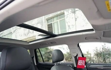 Volkswagen Tiguan II, 2023 год, 2 550 000 рублей, 11 фотография