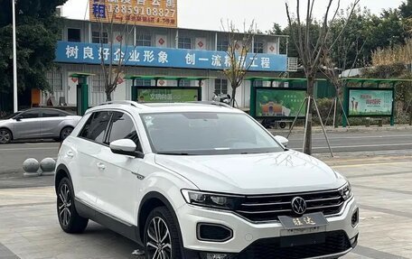 Volkswagen T-Roc I, 2022 год, 1 580 050 рублей, 3 фотография