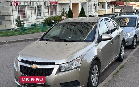 Chevrolet Cruze II, 2010 год, 650 000 рублей, 2 фотография