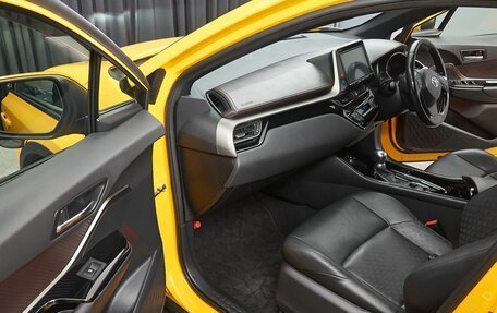 Toyota C-HR I рестайлинг, 2017 год, 2 277 000 рублей, 12 фотография