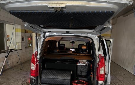 Peugeot Partner II рестайлинг 2, 2011 год, 550 000 рублей, 24 фотография