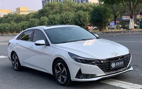 Hyundai Elantra, 2022 год, 1 370 000 рублей, 2 фотография