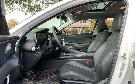 Hyundai Elantra, 2022 год, 1 370 000 рублей, 7 фотография