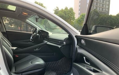 Hyundai Elantra, 2022 год, 1 370 000 рублей, 10 фотография