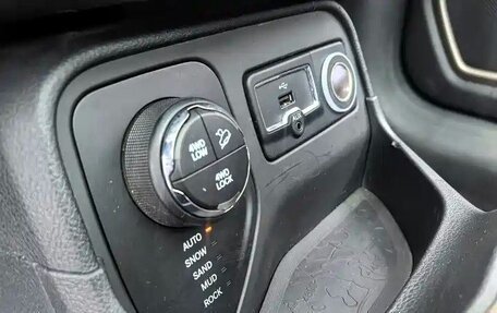 Jeep Renegade I рестайлинг, 2017 год, 1 750 000 рублей, 18 фотография