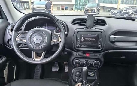 Jeep Renegade I рестайлинг, 2017 год, 1 750 000 рублей, 15 фотография