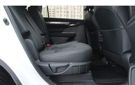 Toyota Highlander, 2025 год, 5 930 000 рублей, 20 фотография