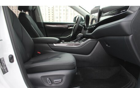 Toyota Highlander, 2025 год, 5 930 000 рублей, 21 фотография