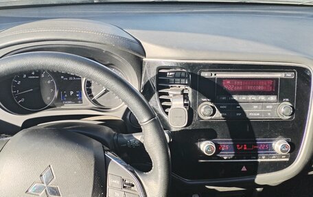 Mitsubishi Outlander III рестайлинг 3, 2022 год, 2 460 000 рублей, 9 фотография