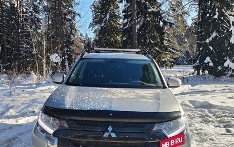 Mitsubishi Outlander III рестайлинг 3, 2022 год, 2 460 000 рублей, 3 фотография