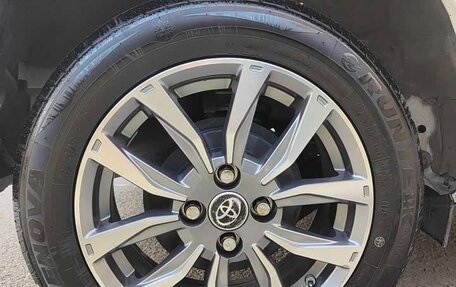 Toyota Yaris XP150 рестайлинг, 2021 год, 1 370 000 рублей, 8 фотография