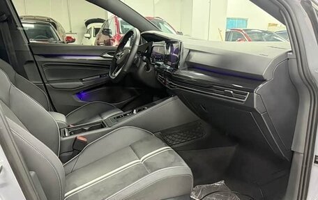 Volkswagen Golf VIII, 2022 год, 1 950 000 рублей, 17 фотография