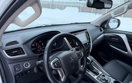 Mitsubishi Pajero Sport III рестайлинг, 2019 год, 3 600 000 рублей, 14 фотография