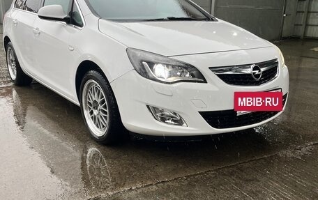 Opel Astra J, 2011 год, 850 000 рублей, 2 фотография