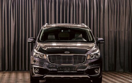 KIA Carnival III, 2017 год, 2 595 000 рублей, 2 фотография