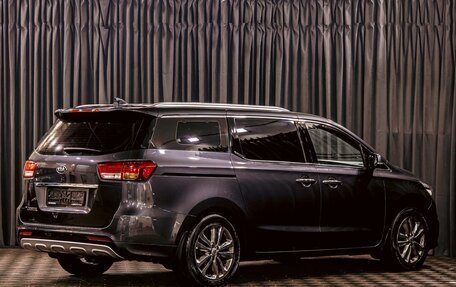 KIA Carnival III, 2017 год, 2 595 000 рублей, 6 фотография