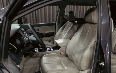 KIA Carnival III, 2017 год, 2 595 000 рублей, 11 фотография