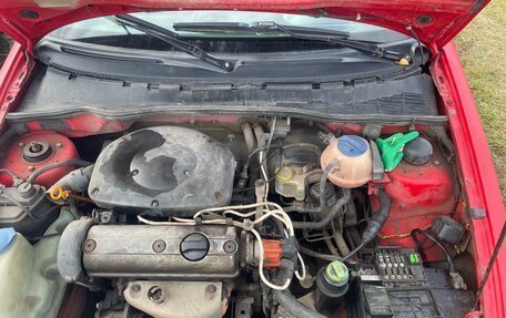 Volkswagen Polo III рестайлинг, 2001 год, 150 000 рублей, 8 фотография