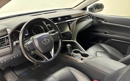 Toyota Camry, 2019 год, 2 800 000 рублей, 11 фотография