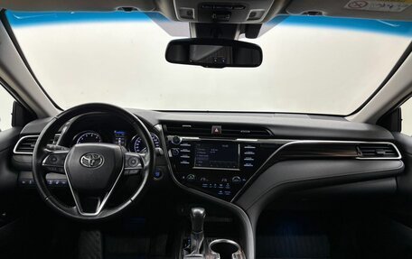 Toyota Camry, 2019 год, 2 800 000 рублей, 17 фотография