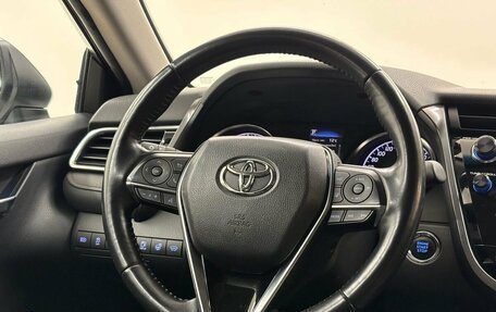 Toyota Camry, 2019 год, 2 800 000 рублей, 18 фотография