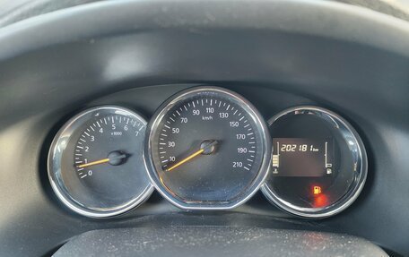 Renault Logan II, 2020 год, 750 000 рублей, 13 фотография