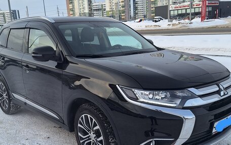 Mitsubishi Outlander III рестайлинг 3, 2018 год, 2 350 000 рублей, 3 фотография