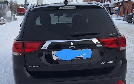 Mitsubishi Outlander III рестайлинг 3, 2018 год, 2 350 000 рублей, 8 фотография