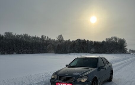 Mercedes-Benz C-Класс, 2004 год, 450 000 рублей, 4 фотография