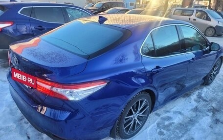 Toyota Camry, 2021 год, 3 200 000 рублей, 2 фотография