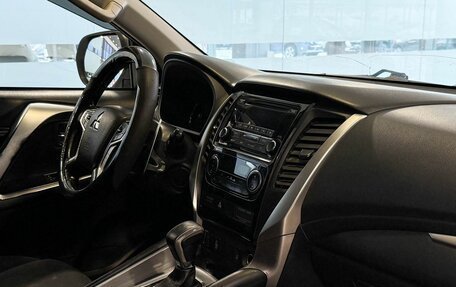 Mitsubishi Pajero Sport III рестайлинг, 2019 год, 2 217 000 рублей, 8 фотография