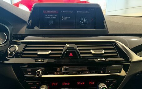 BMW 5 серия, 2018 год, 2 945 000 рублей, 15 фотография