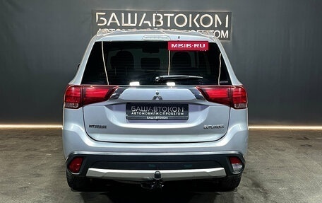 Mitsubishi Outlander III рестайлинг 3, 2015 год, 1 695 000 рублей, 5 фотография