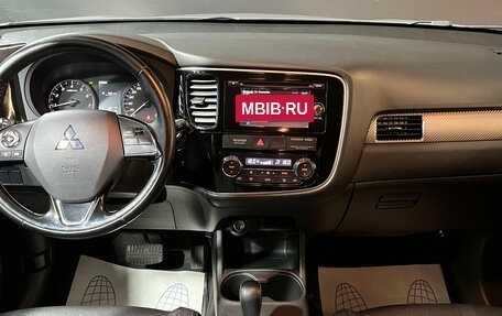 Mitsubishi Outlander III рестайлинг 3, 2015 год, 1 695 000 рублей, 8 фотография