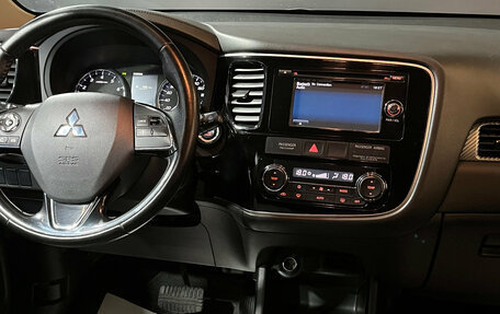 Mitsubishi Outlander III рестайлинг 3, 2015 год, 1 695 000 рублей, 9 фотография