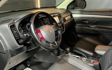 Mitsubishi Outlander III рестайлинг 3, 2015 год, 1 695 000 рублей, 7 фотография