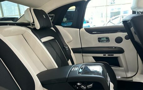 Rolls-Royce Ghost Series II рестайлинг, 2024 год, 43 000 000 рублей, 7 фотография