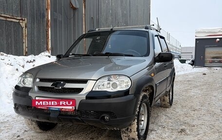 Chevrolet Niva I рестайлинг, 2010 год, 490 000 рублей, 3 фотография