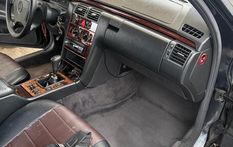 Mercedes-Benz E-Класс, 1997 год, 400 000 рублей, 1 фотография