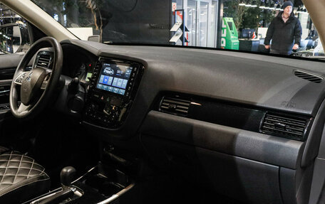 Mitsubishi Outlander III рестайлинг 3, 2022 год, 2 270 000 рублей, 7 фотография