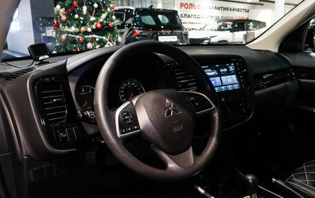 Mitsubishi Outlander III рестайлинг 3, 2022 год, 2 270 000 рублей, 11 фотография