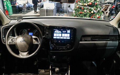 Mitsubishi Outlander III рестайлинг 3, 2022 год, 2 270 000 рублей, 9 фотография