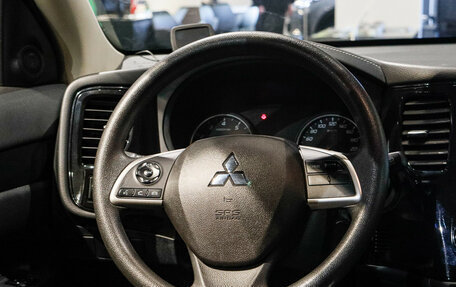 Mitsubishi Outlander III рестайлинг 3, 2022 год, 2 270 000 рублей, 10 фотография