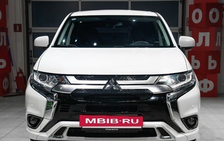 Mitsubishi Outlander III рестайлинг 3, 2022 год, 2 270 000 рублей, 2 фотография
