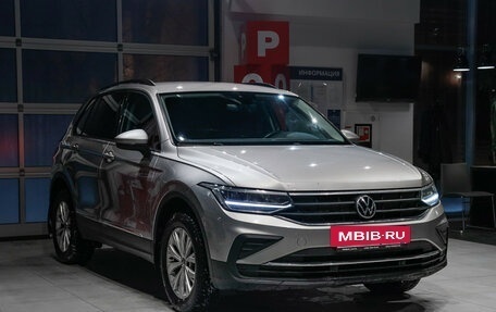 Volkswagen Tiguan II, 2021 год, 2 339 000 рублей, 3 фотография