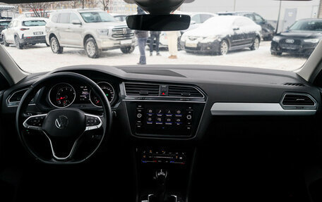 Volkswagen Tiguan II, 2021 год, 2 339 000 рублей, 20 фотография