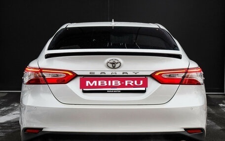 Toyota Camry, 2018 год, 2 735 000 рублей, 6 фотография