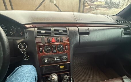 Mercedes-Benz E-Класс, 1997 год, 400 000 рублей, 5 фотография