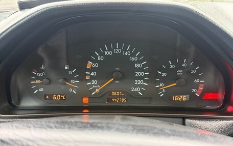 Mercedes-Benz E-Класс, 1997 год, 400 000 рублей, 6 фотография